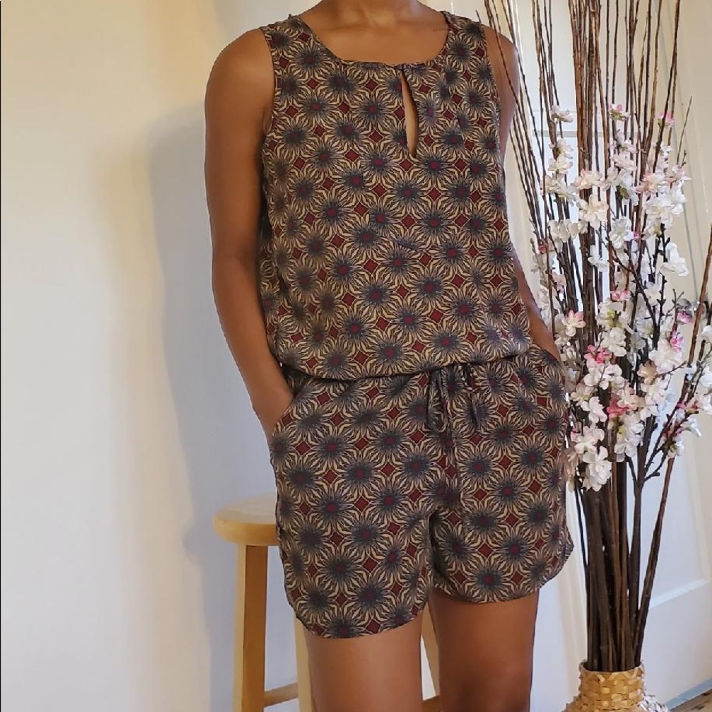 Gibson Romper Cute Patterned Size Medium Shorts Pockets!